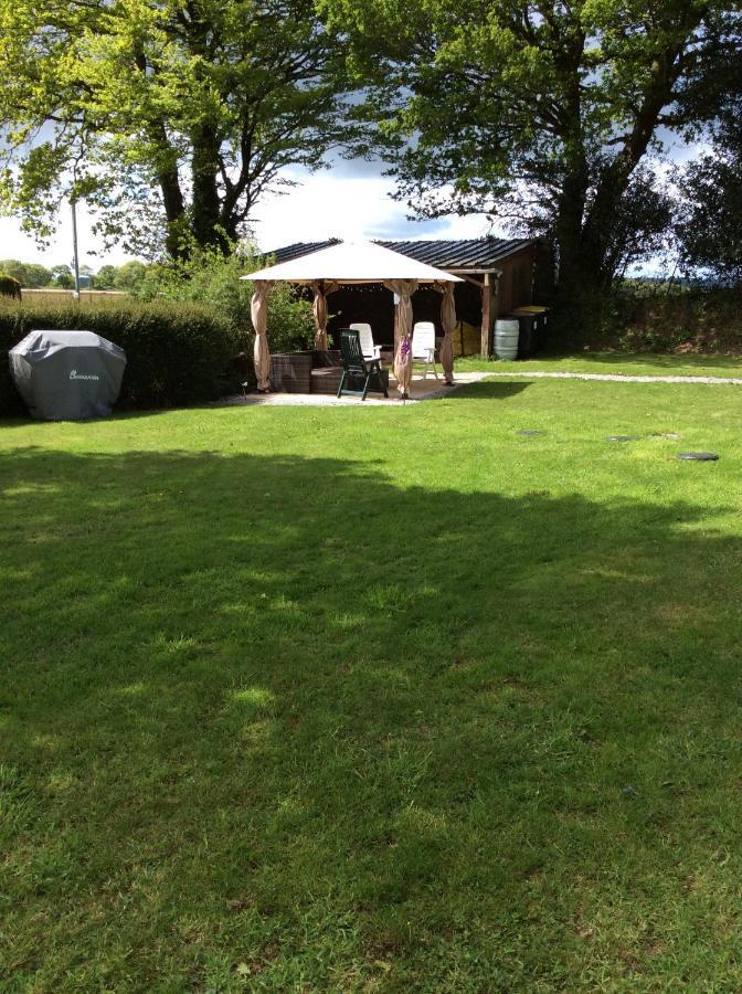 Le Boterff Gites Et Camping Saint-Mayeux Bagian luar foto